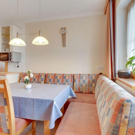 Quaint Apartment In Hainzenberg Near Horbergbahn Exteriör bild