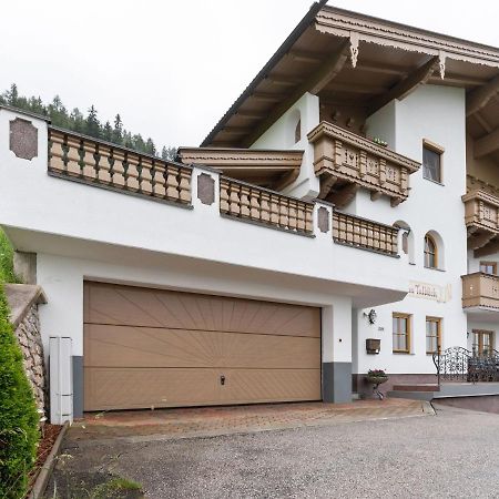 Quaint Apartment In Hainzenberg Near Horbergbahn Exteriör bild