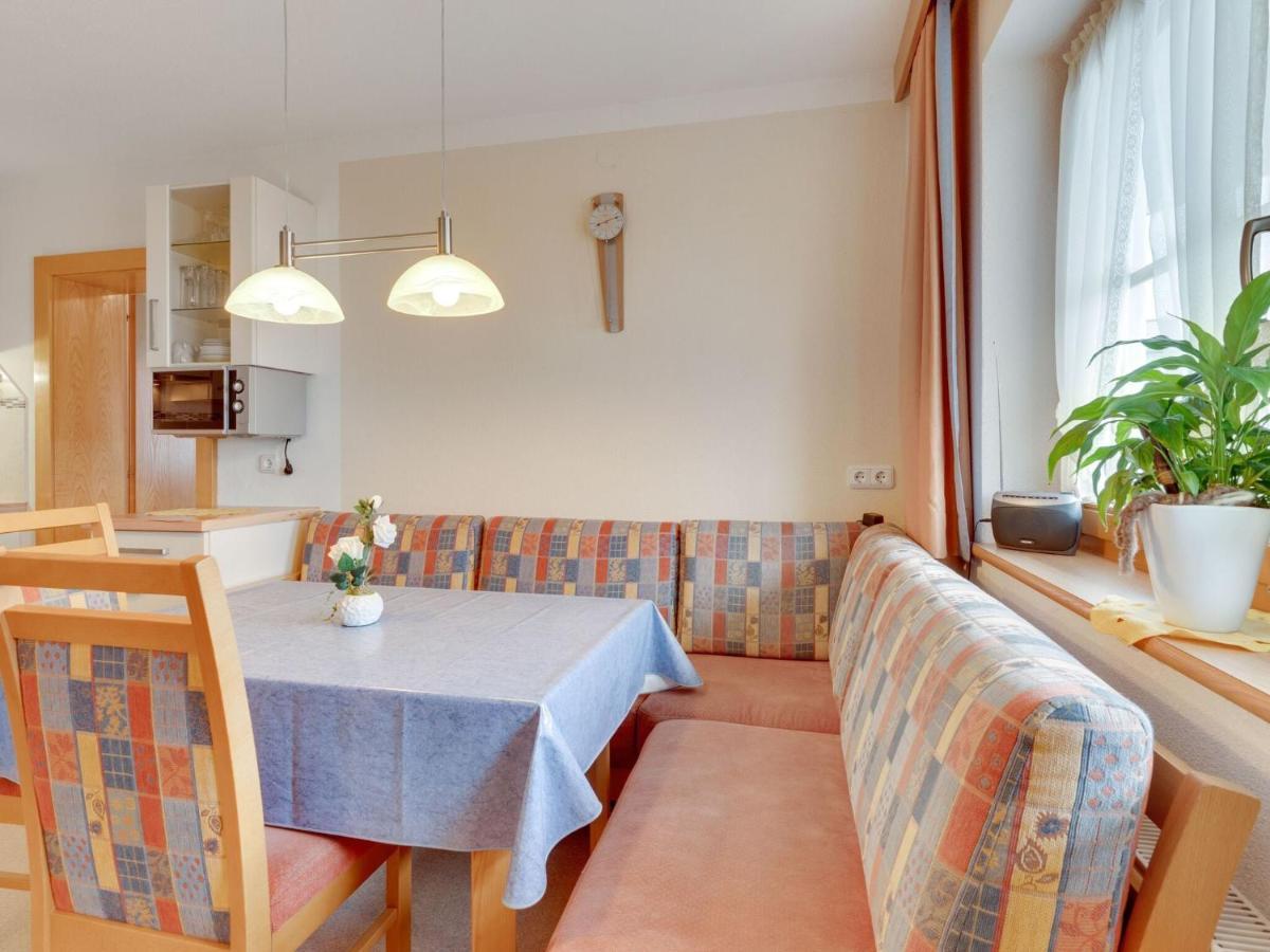 Quaint Apartment In Hainzenberg Near Horbergbahn Exteriör bild