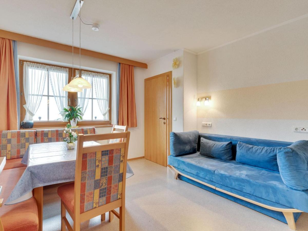 Quaint Apartment In Hainzenberg Near Horbergbahn Exteriör bild