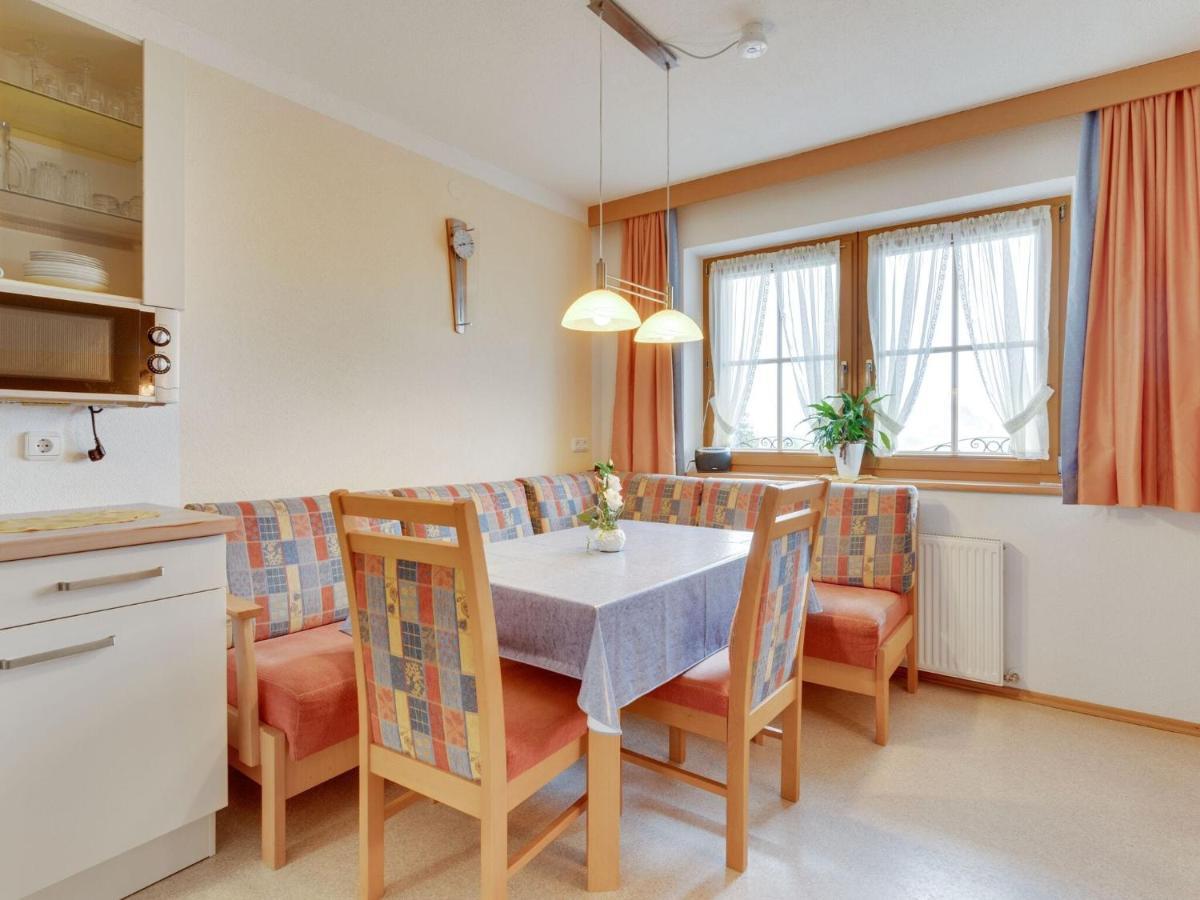 Quaint Apartment In Hainzenberg Near Horbergbahn Exteriör bild