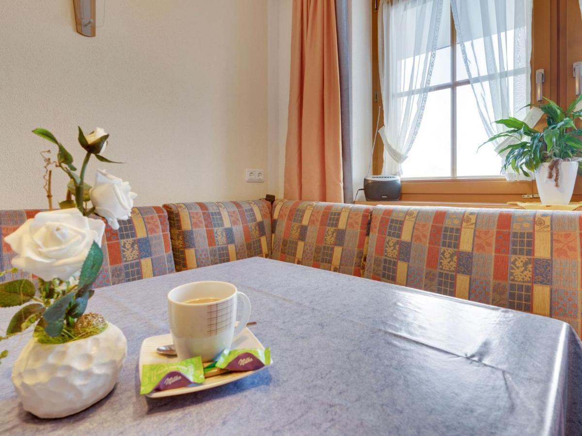 Quaint Apartment In Hainzenberg Near Horbergbahn Exteriör bild