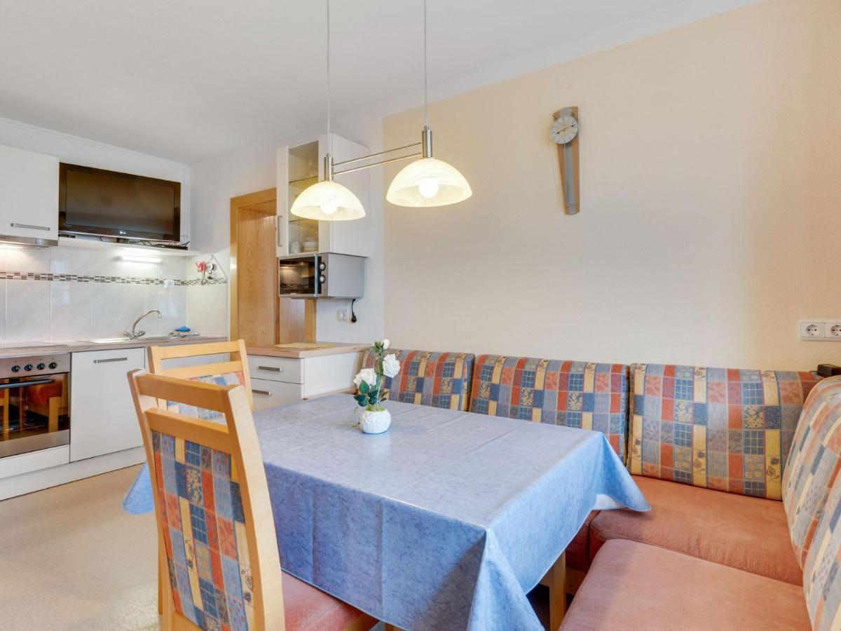 Quaint Apartment In Hainzenberg Near Horbergbahn Exteriör bild