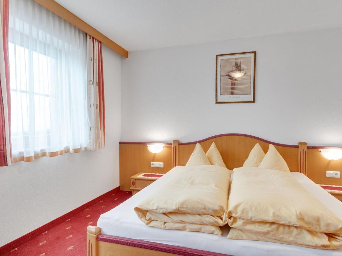 Quaint Apartment In Hainzenberg Near Horbergbahn Exteriör bild