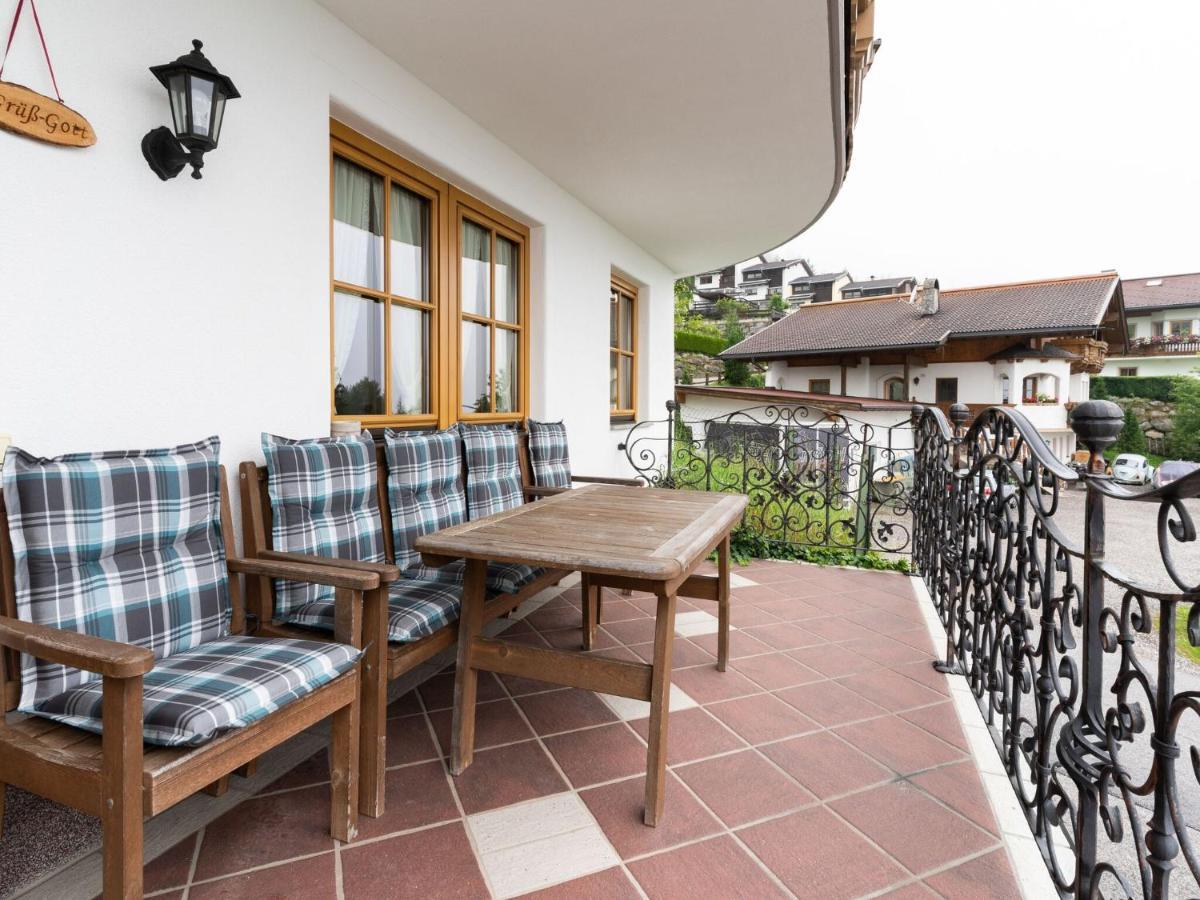 Quaint Apartment In Hainzenberg Near Horbergbahn Exteriör bild