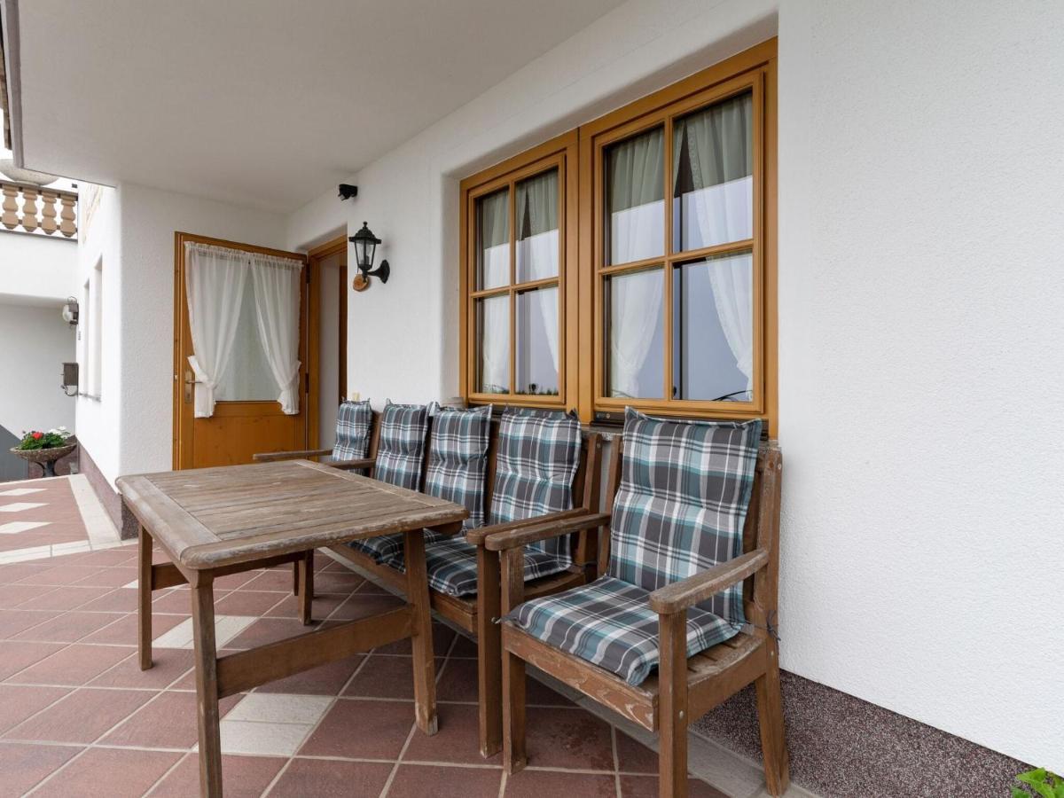 Quaint Apartment In Hainzenberg Near Horbergbahn Exteriör bild